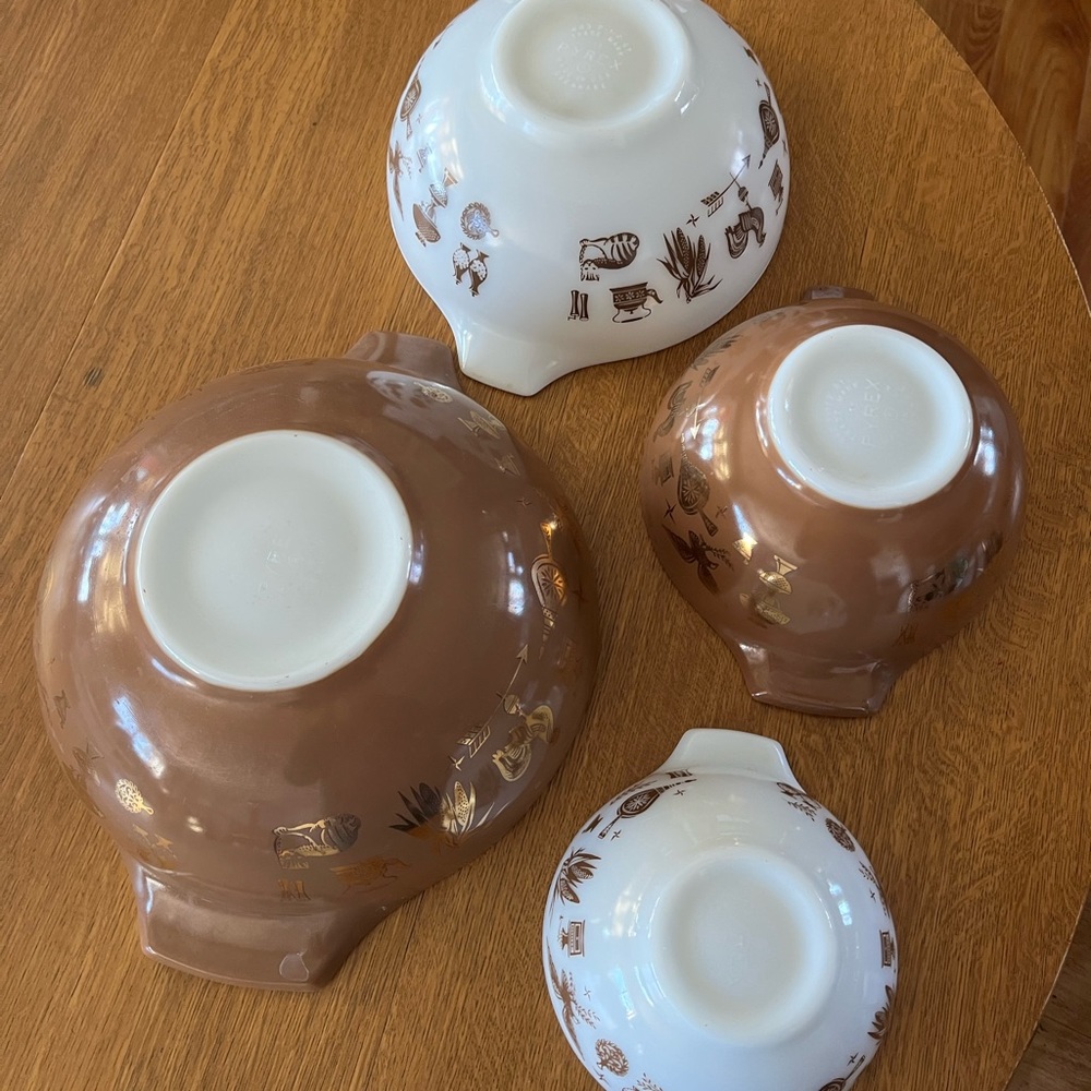 Vintage Early Americana Cinderella bowl set